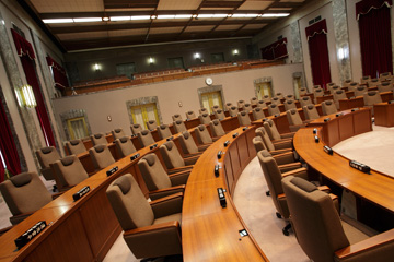 静岡県県議会議場椅子